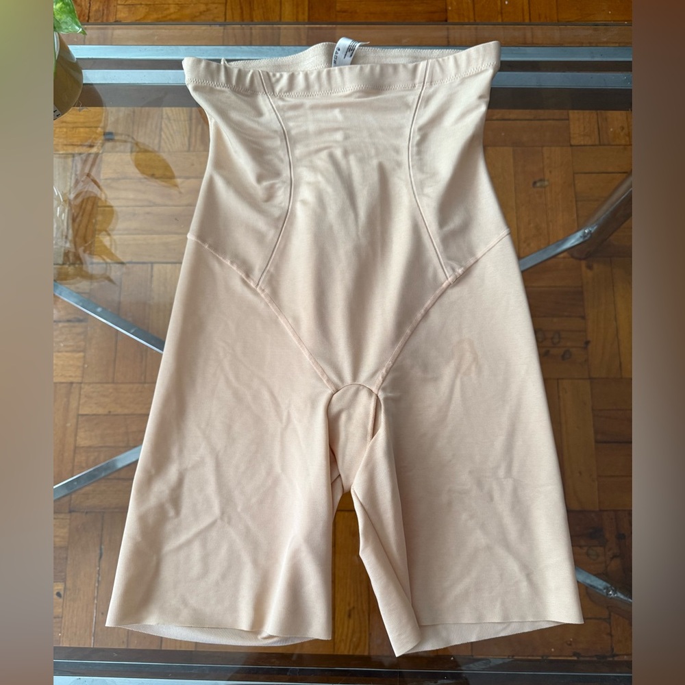 Meidenform intimates firm control